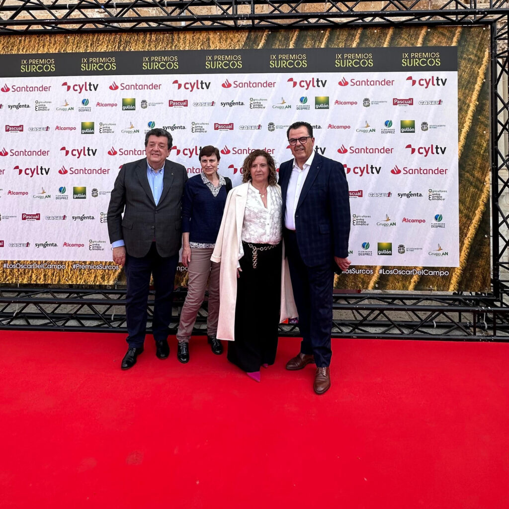 Fernando Jesus Geli and Inés at the surcos 2024 awards for the best SMEs
